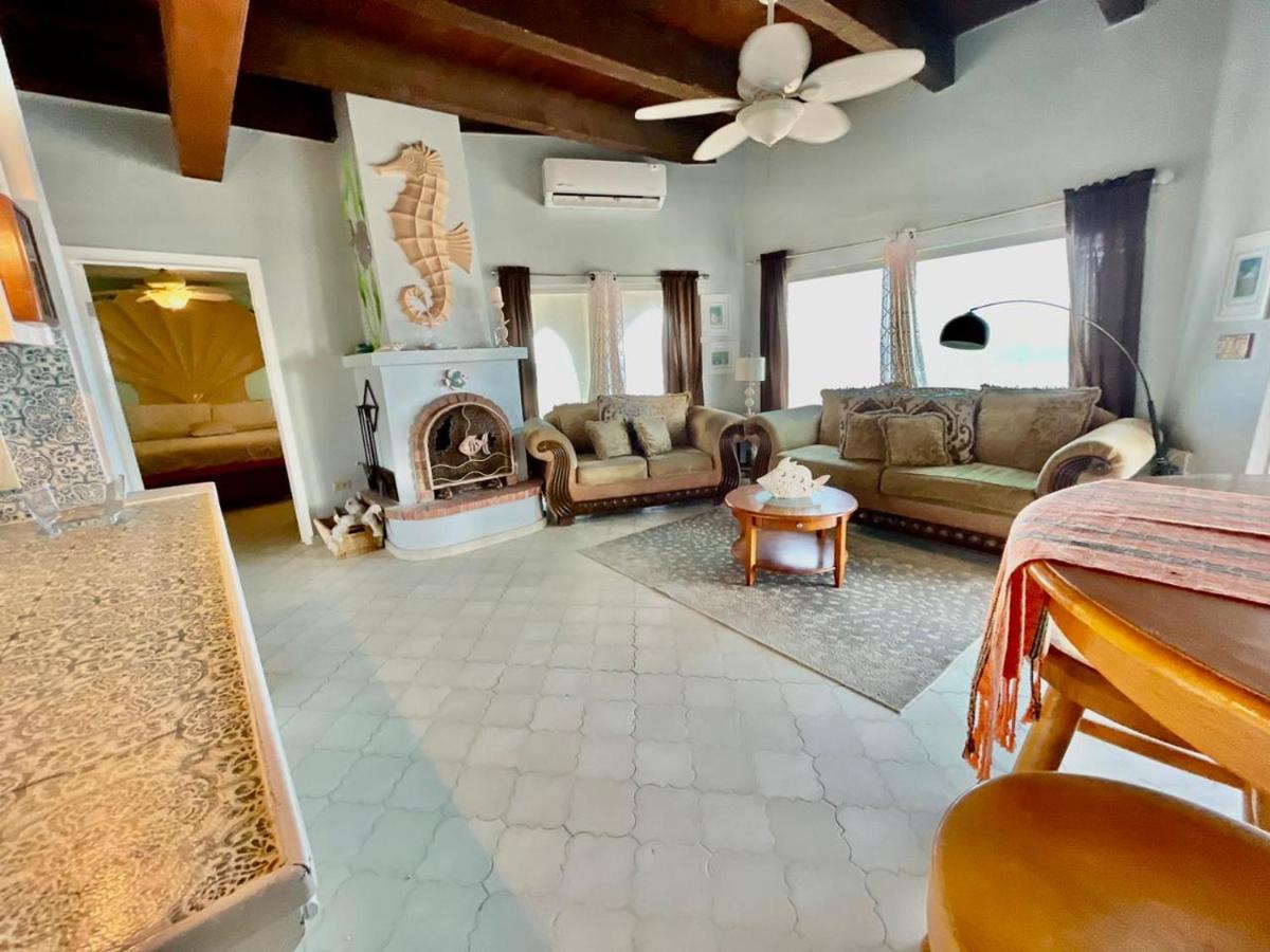 Beachfront Jasibe House Rocky Point Exterior photo