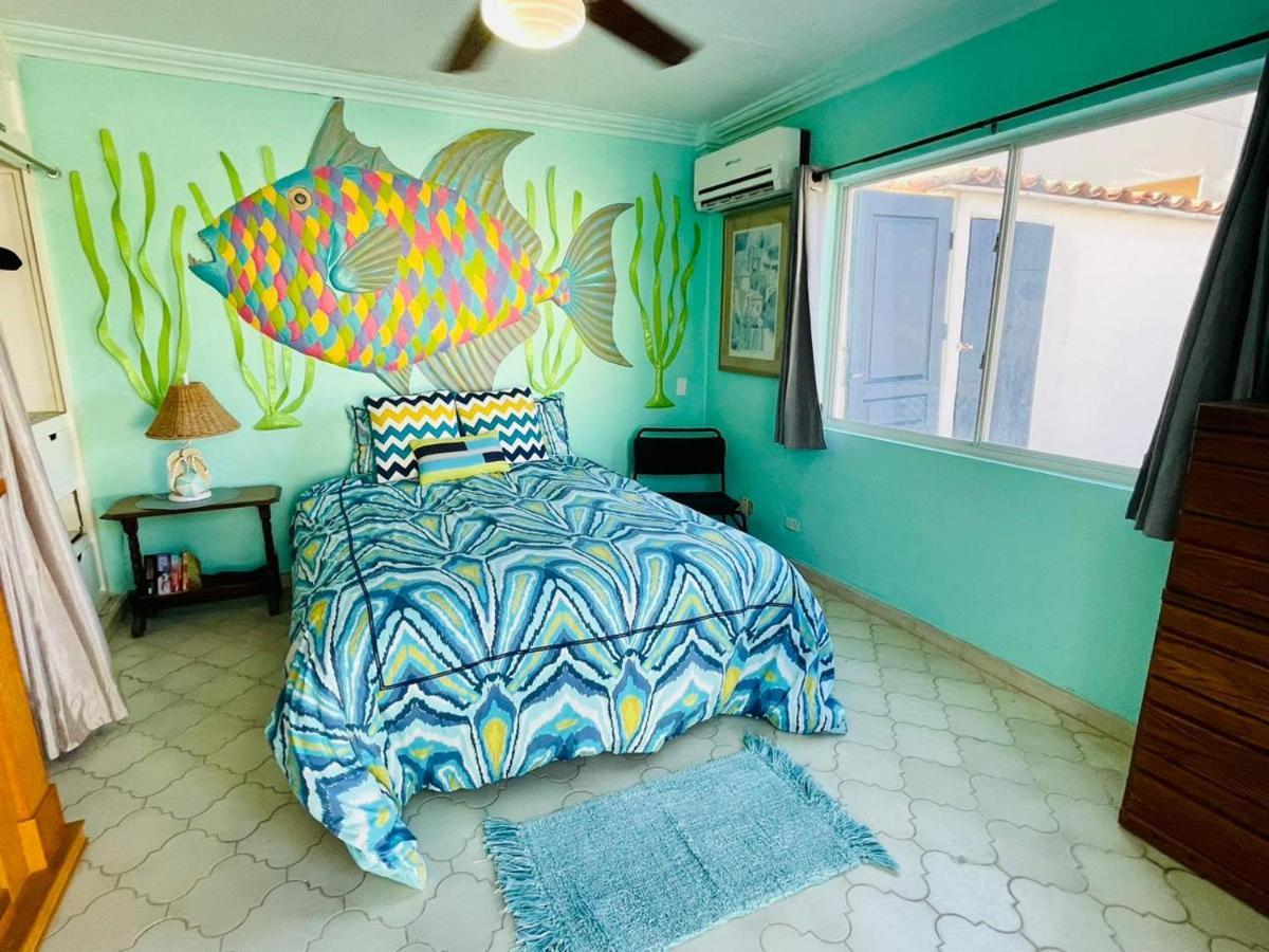 Beachfront Jasibe House Rocky Point Exterior photo